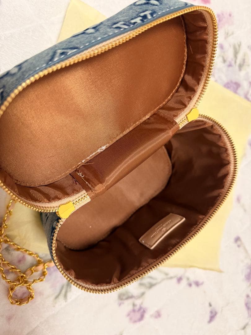 ★ノベルティLouis Vuittonエンボスデニムバッグ