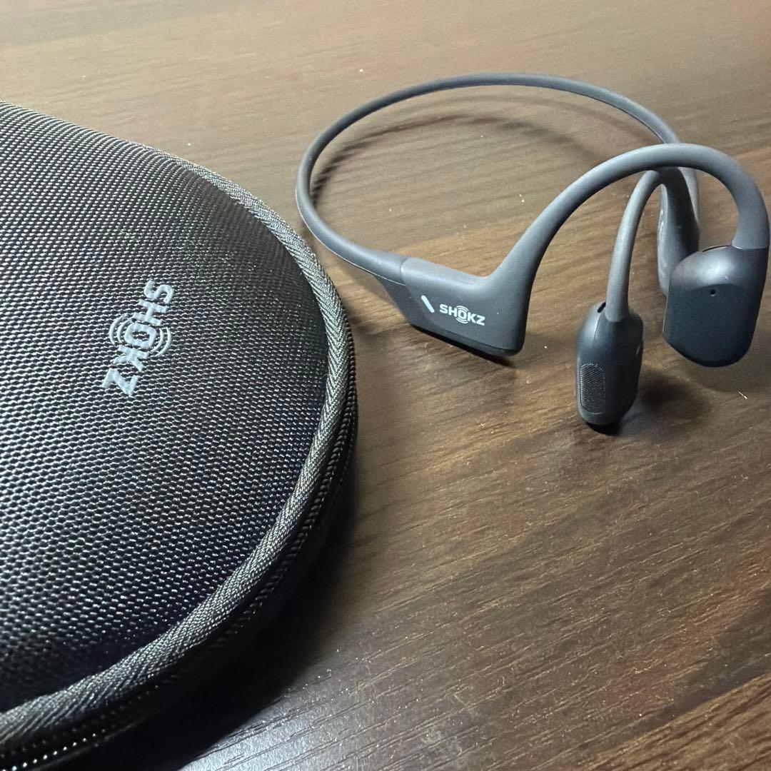 SHOKZ 骨伝導イヤホン 収納ケース、充電器付き