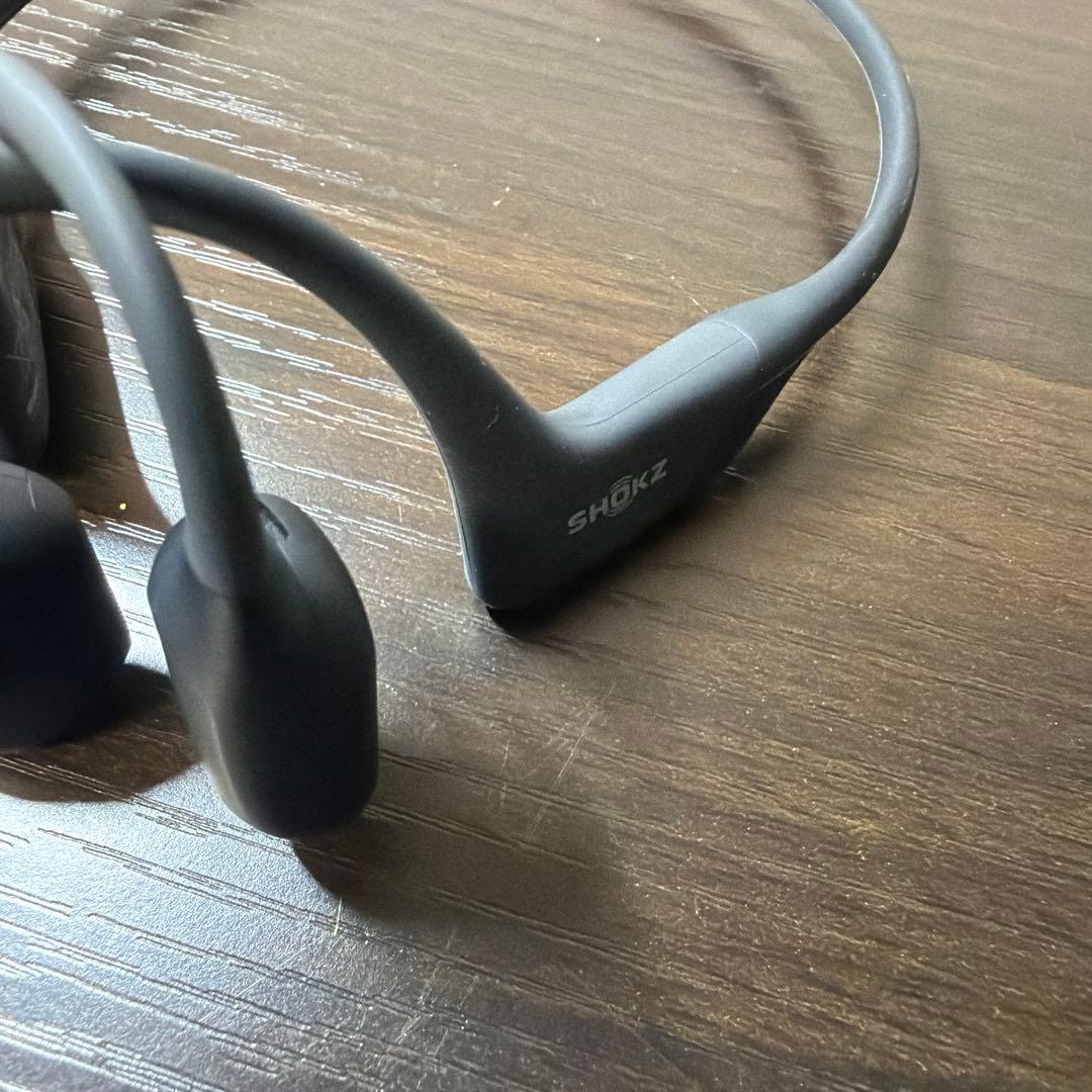 SHOKZ 骨伝導イヤホン 収納ケース、充電器付き