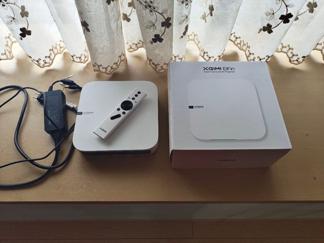 XGIMI プロジェクター　Elfine