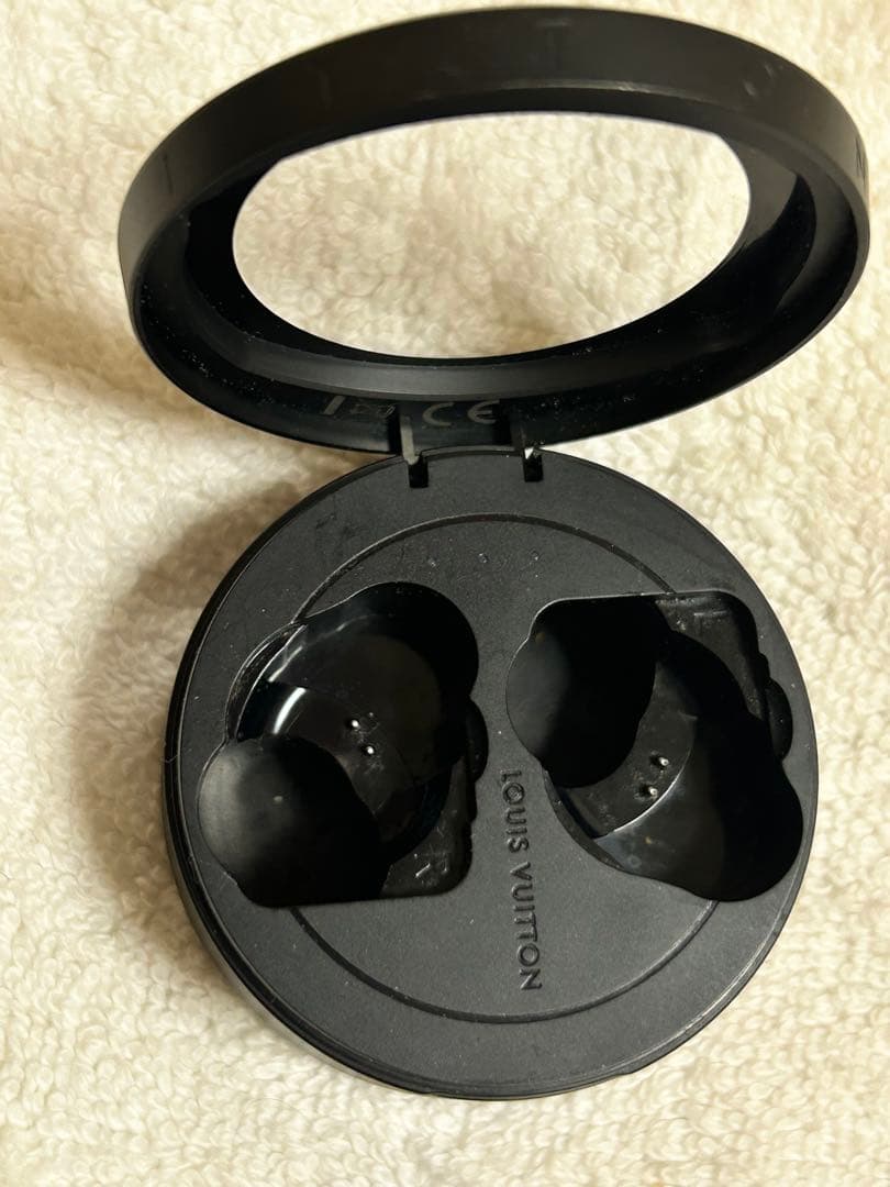 Louis Vuitton ワイヤレスイヤホン 充電ケース付き