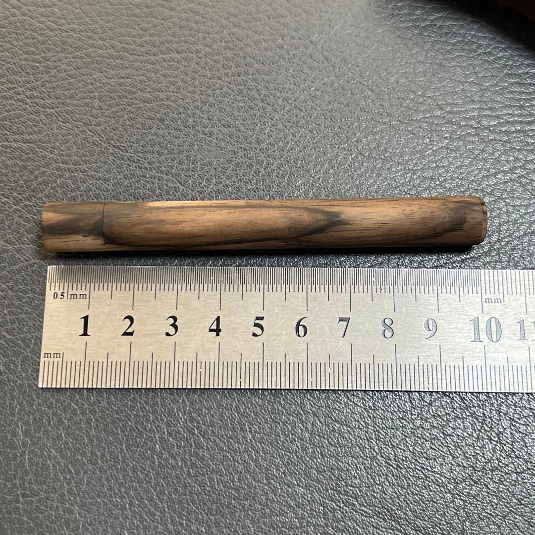 36黒柿　木製キャップ芯ケース　木目揃え　キャップのところにほんの少し孔雀杢