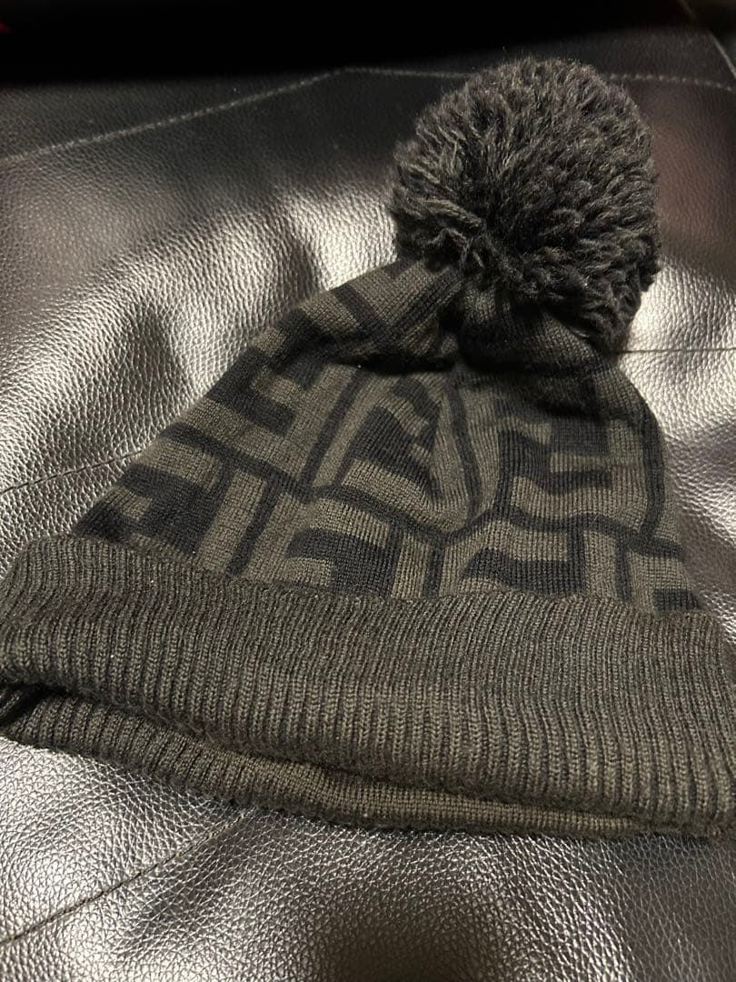 FENDI ロゴ入りニット帽 ダークグレー
