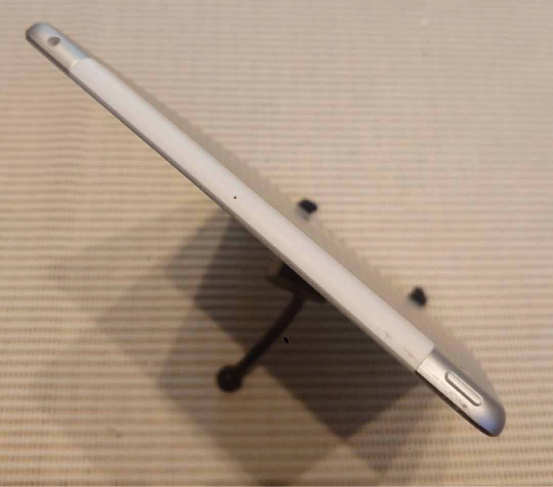 完動品SIMフリーiPad第8世代(A2429)本体32GB送料込1Q1KN