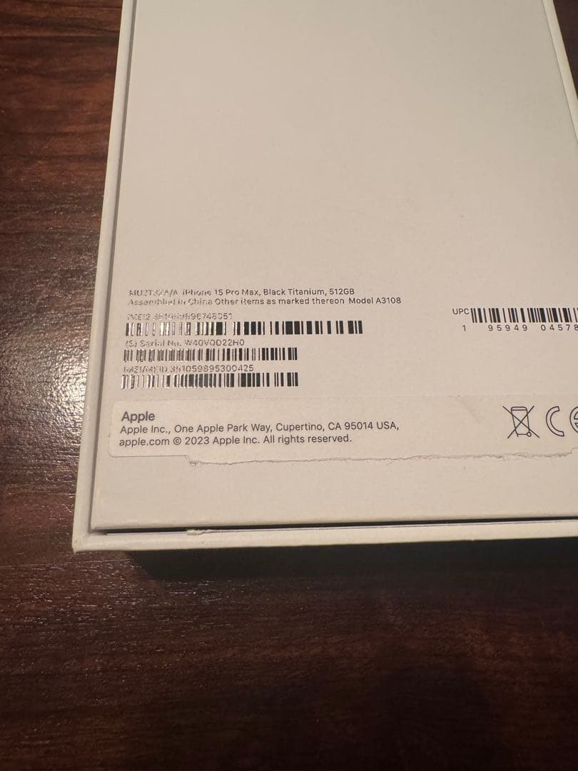 Apple iPhone15 Pro Max ブラックチタニウム本体 香港版