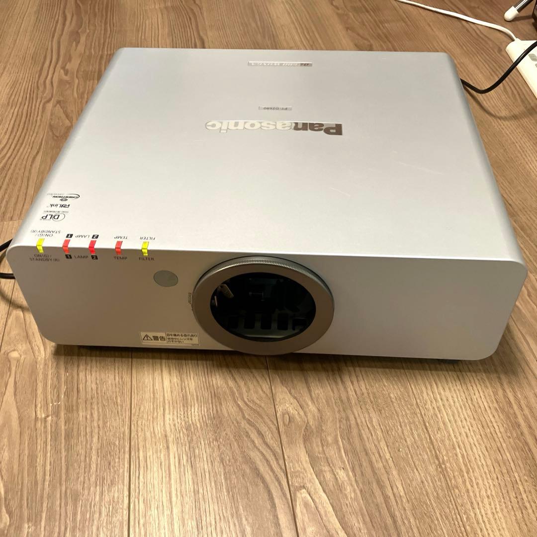 Panasonic PT-DZ680 プロジェクター　ジャンク　レンズなし