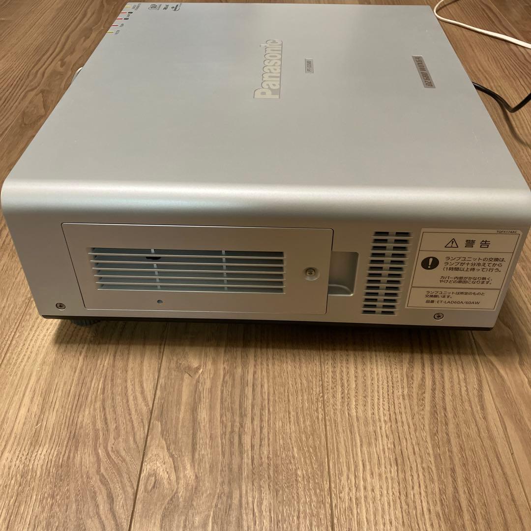 Panasonic PT-DZ680 プロジェクター　ジャンク　レンズなし