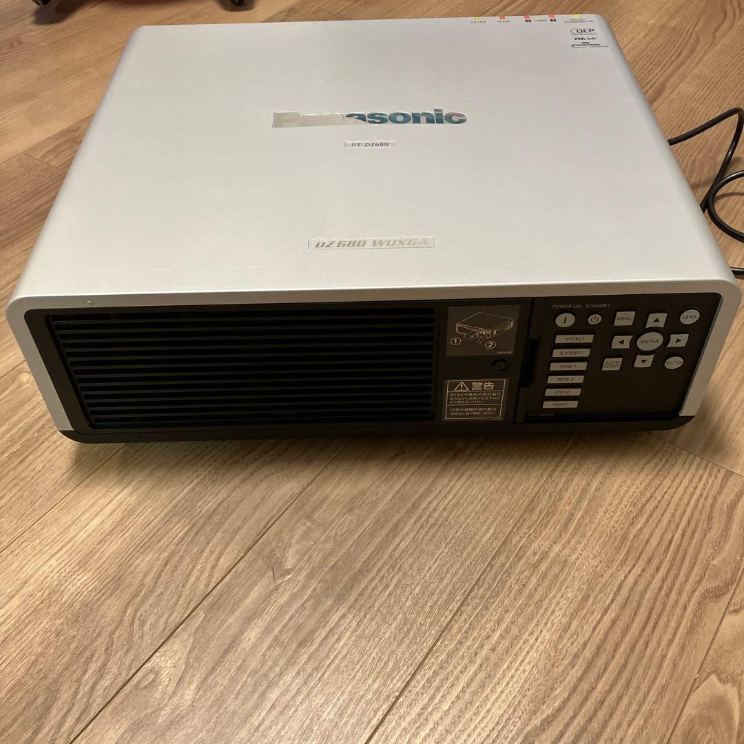 Panasonic PT-DZ680 プロジェクター　ジャンク　レンズなし