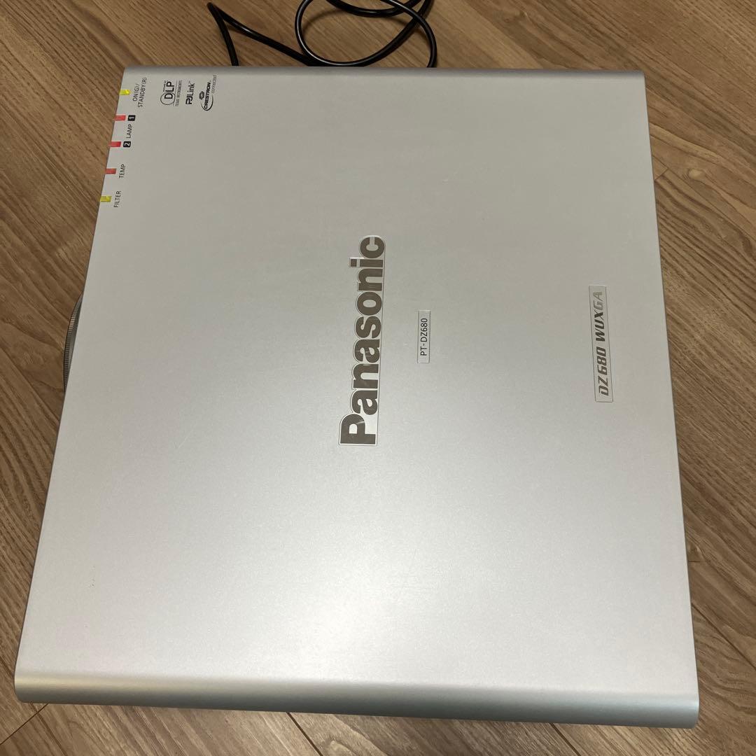 Panasonic PT-DZ680 プロジェクター　ジャンク　レンズなし