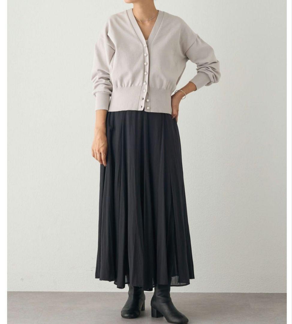 匿名発送　新品タグ付き　BEARDSLEY パールボタンカーディガン　グレー