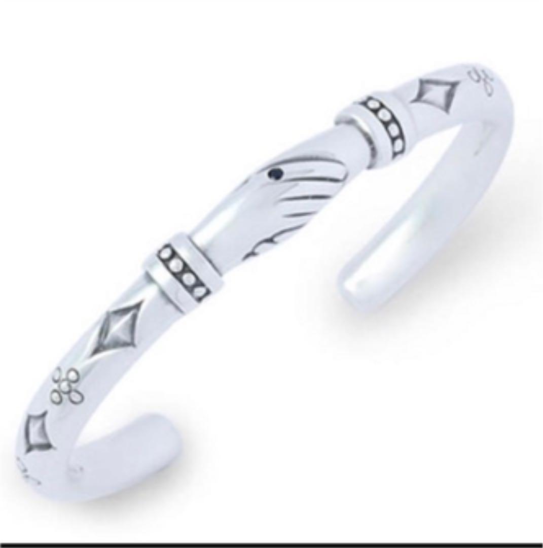 ファッションのポイントにオススメ アクアシルバー シェイクハンドブレス