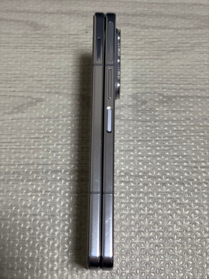 Samsung Galaxy z hold5 アイシブルーau国内版SIMフリー