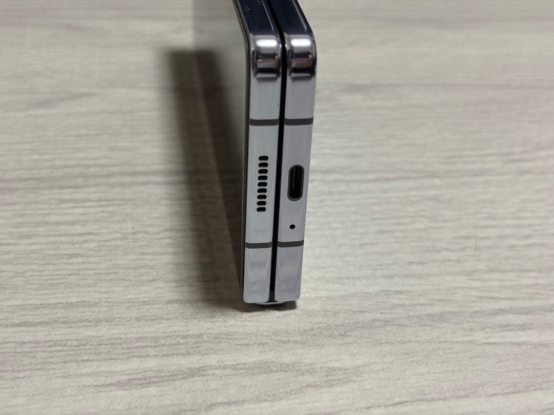 Samsung Galaxy z hold5 アイシブルーau国内版SIMフリー