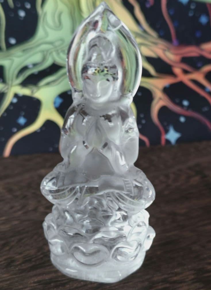 水晶　手彫り観音様　置物