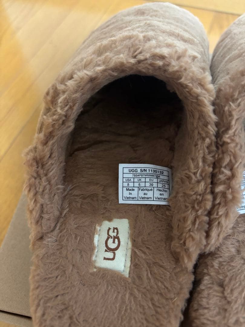 UGG ファー厚底サンダル