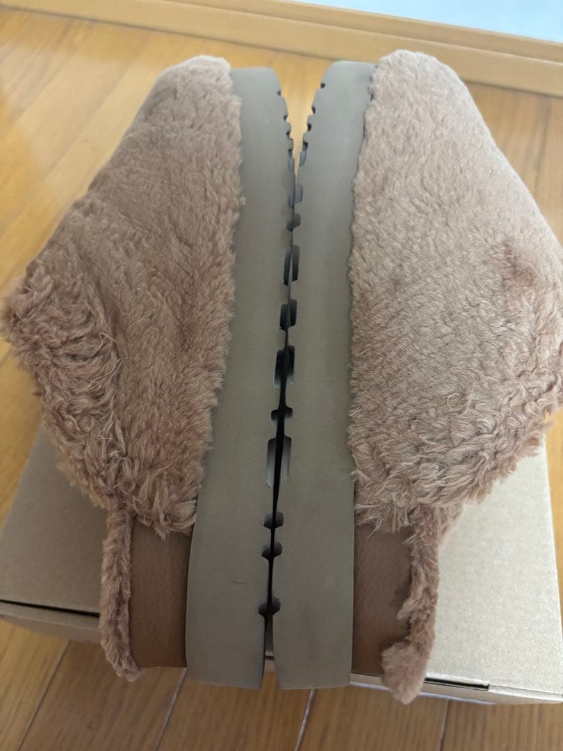 UGG ファー厚底サンダル