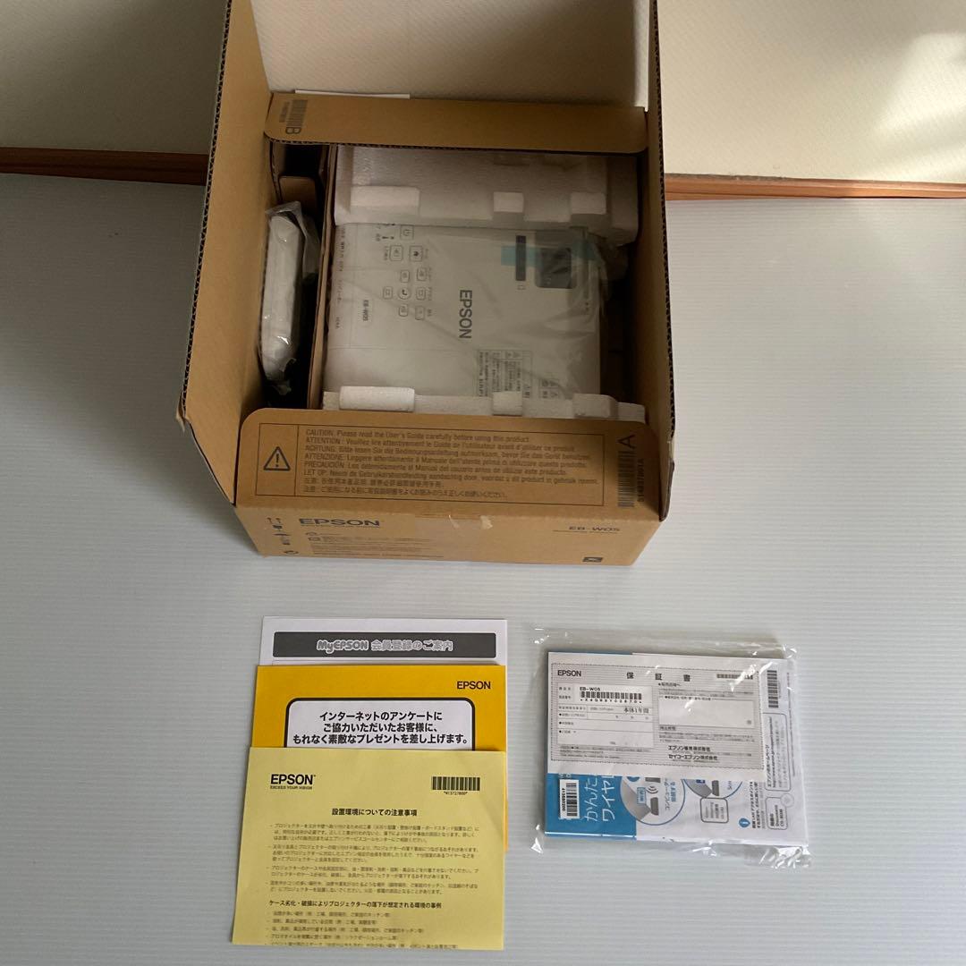 【新品】EPSON プロジェクター　EB-Ｗ05