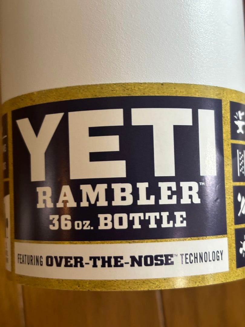 【新品未使用】YETIランブラー　ボトル　水筒　ホワイト 日本 未発売 36oz