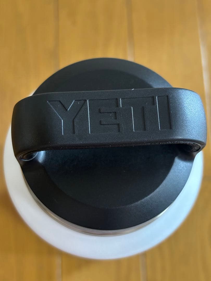 【新品未使用】YETIランブラー　ボトル　水筒　ホワイト 日本 未発売 36oz