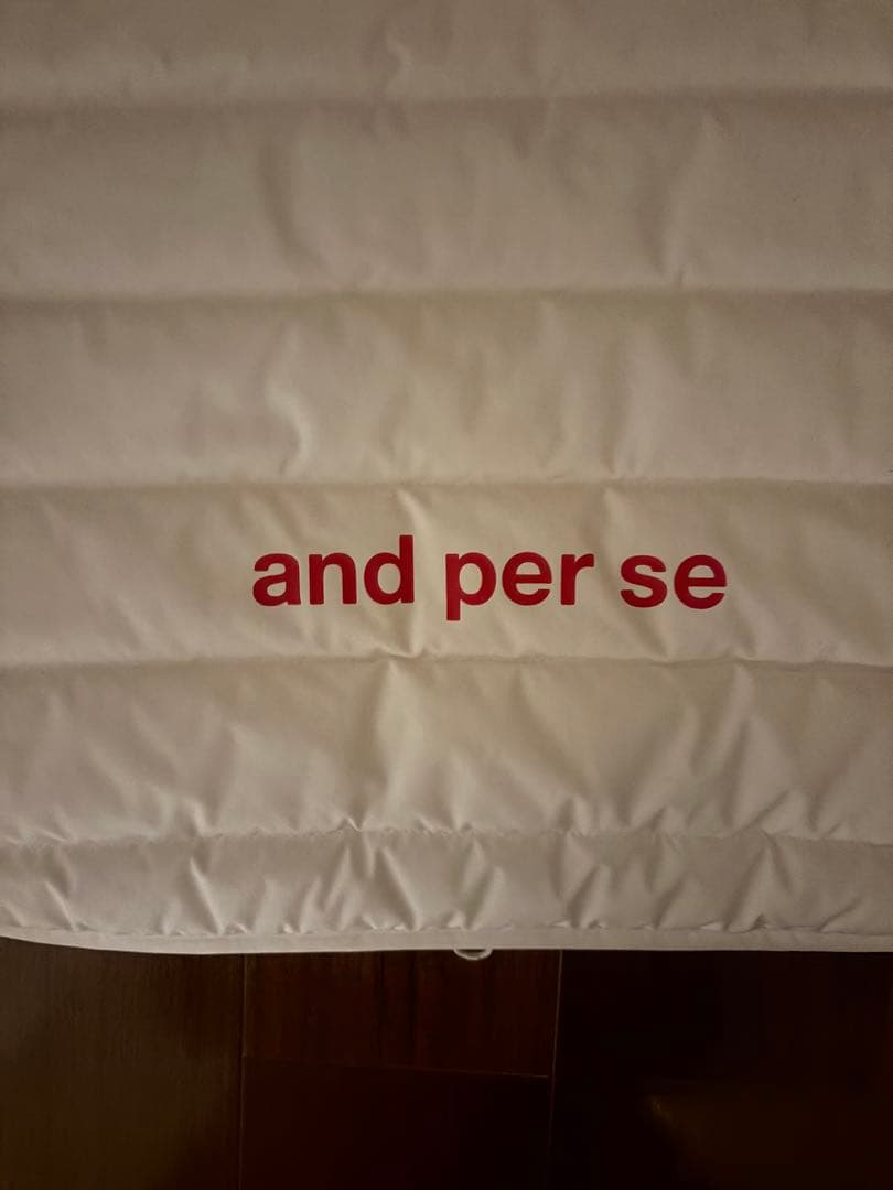 新品　ホワイトフード付きキルティングベスト