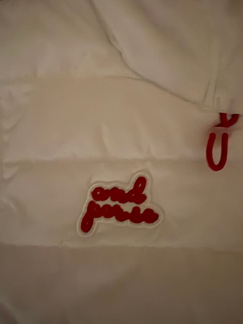 新品　ホワイトフード付きキルティングベスト