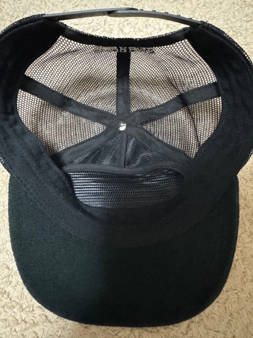 Supreme ブラック トラッカーキャップ