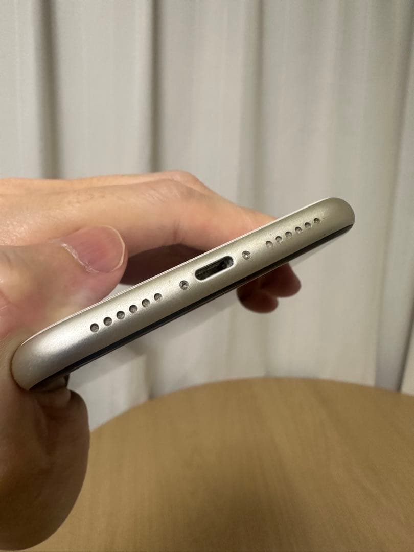 岡*様 美品 Apple iPhone 11 本体 128G ホワイト Sof