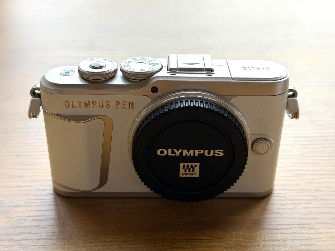 【美品】OLYMPUS PEN E-PL10 ダブルズームキット（ホワイト）