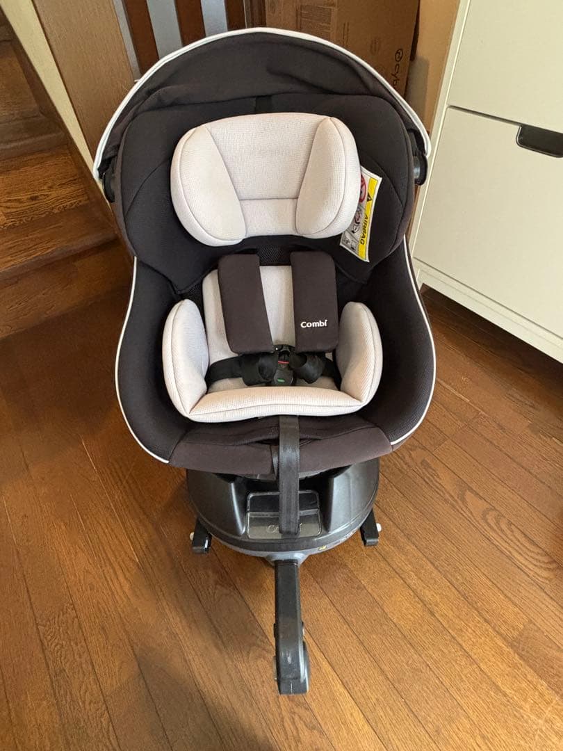 Combi クルムーヴ　ISOFIX回転式チャイルドシート ブラック