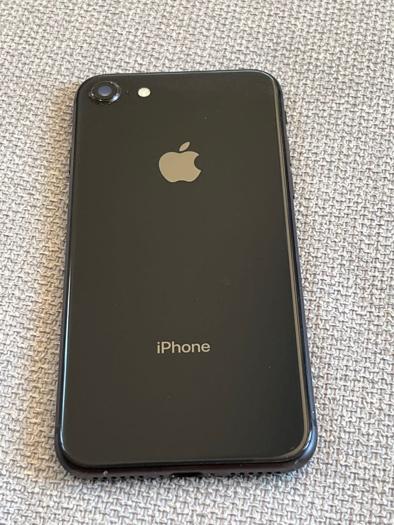 Apple iPhone 8 ブラック 本体　美品