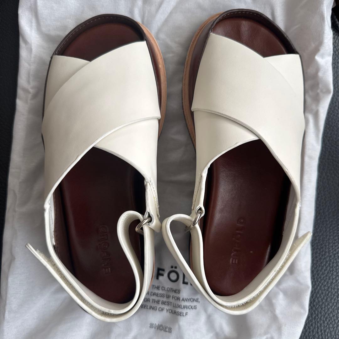 ENFOLD レザー クロスバンド サンダル