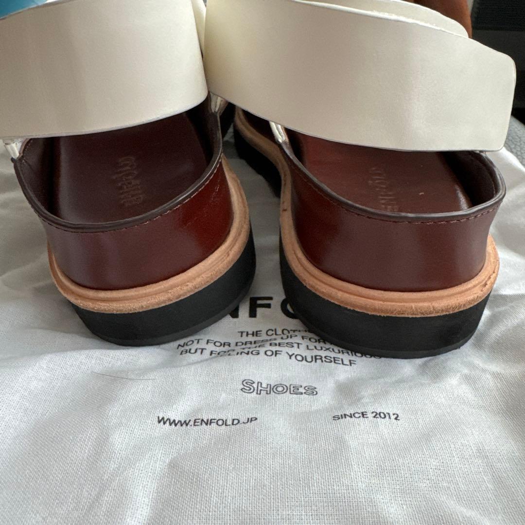 ENFOLD レザー クロスバンド サンダル