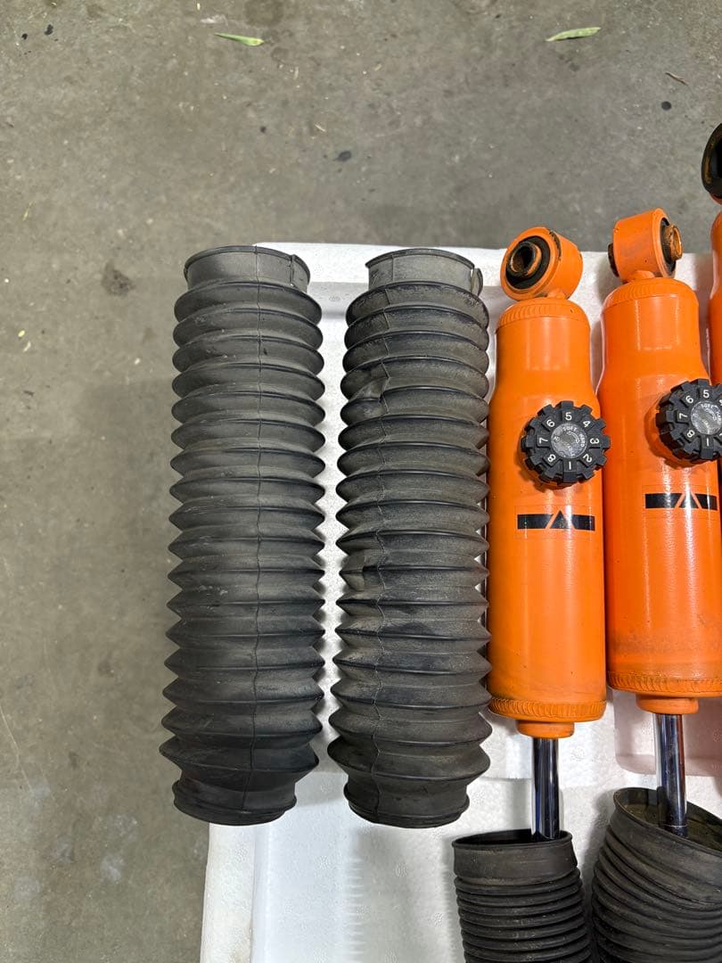 ハイエース 用ユーアイビークル コンフォートRショックアブソーバー中古取り外し品