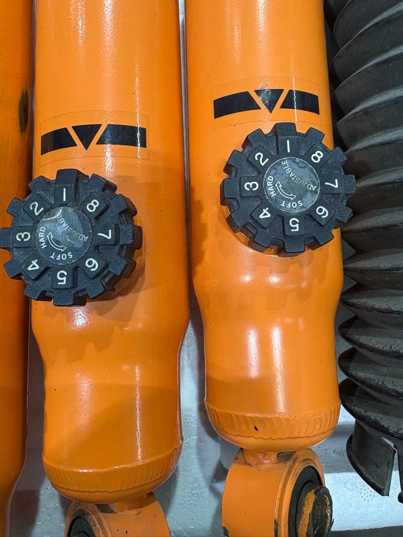 ハイエース 用ユーアイビークル コンフォートRショックアブソーバー中古取り外し品