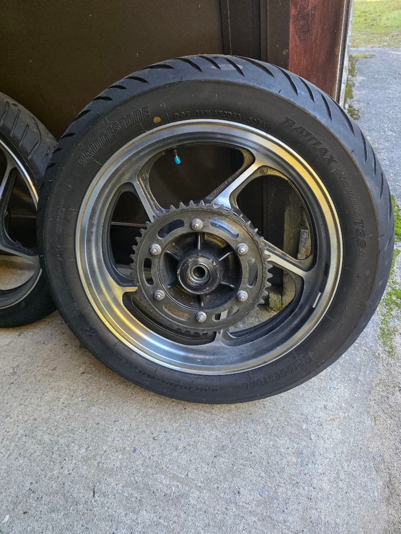 ゼファー1100 純正ホイール　タイヤ2025年製バリ溝！