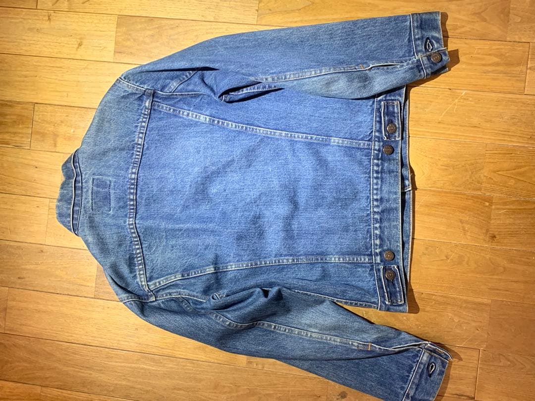【安価】Levi's デニムジャケット　70505 0217 ケアタグ付き