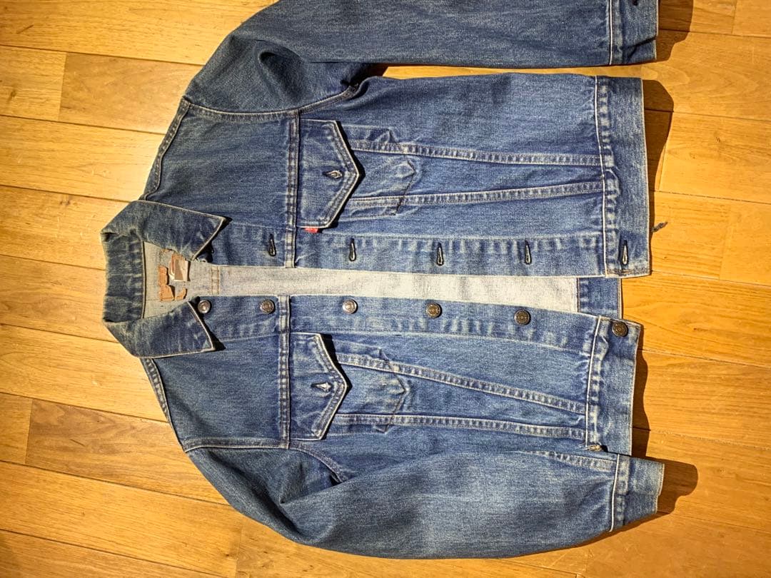 【安価】Levi's デニムジャケット　70505 0217 ケアタグ付き