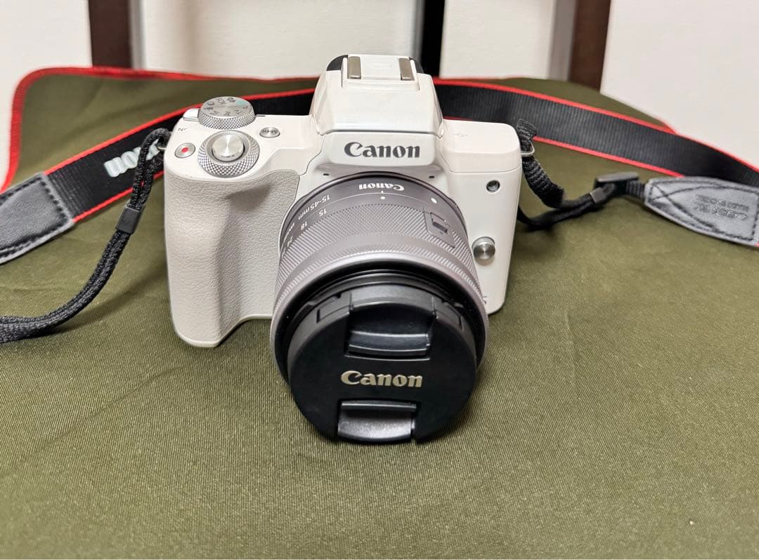 ■ 美品 ■ キヤノン　Canon EOS Kiss M ダブルレンズキット