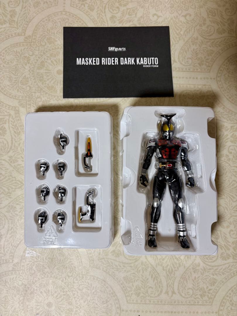 真骨彫 仮面ライダー　ダークカブト　フィギュア　S.H.フィギュアーツ
