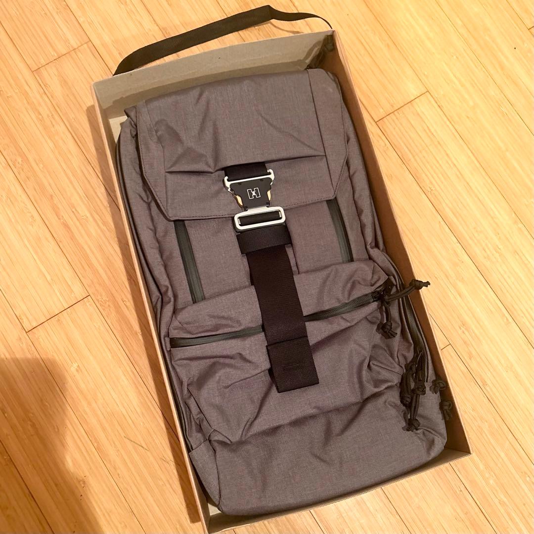 新品未使用　HURU リュック バックパック A4収納可 PC収納付き 通勤通学
