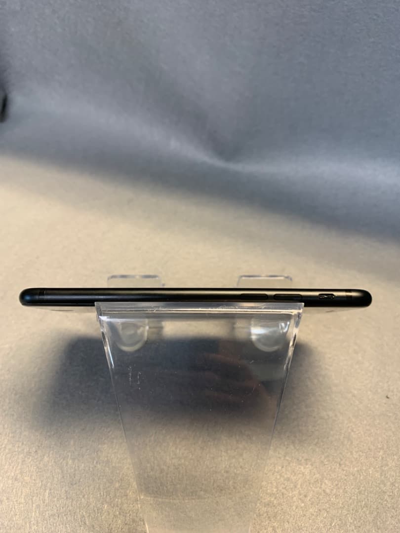 美品　国内版　SIMフリー　iPhone７　 32GB ブラック色