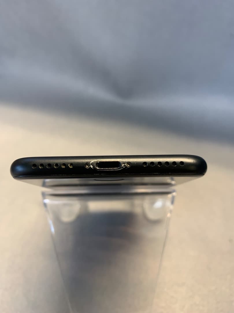 美品　国内版　SIMフリー　iPhone７　 32GB ブラック色