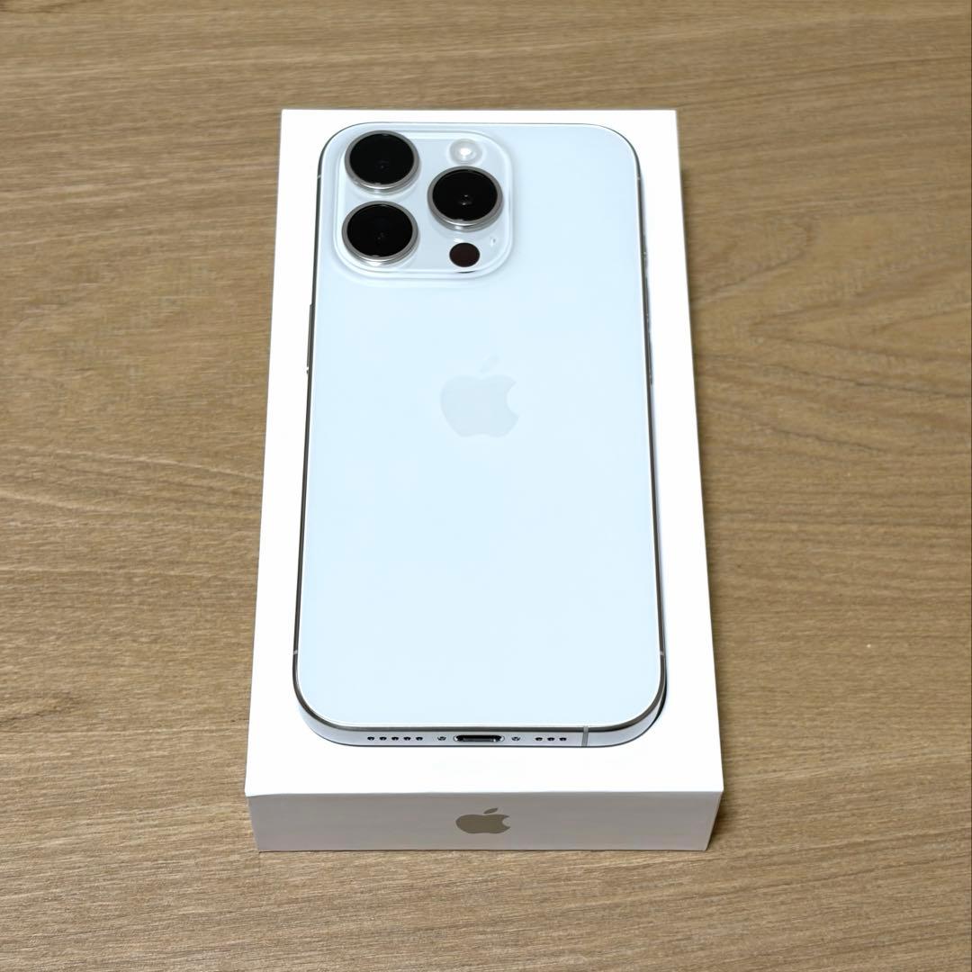 【美品】Apple iPhone 15 Pro ホワイトチタニウム　256GB