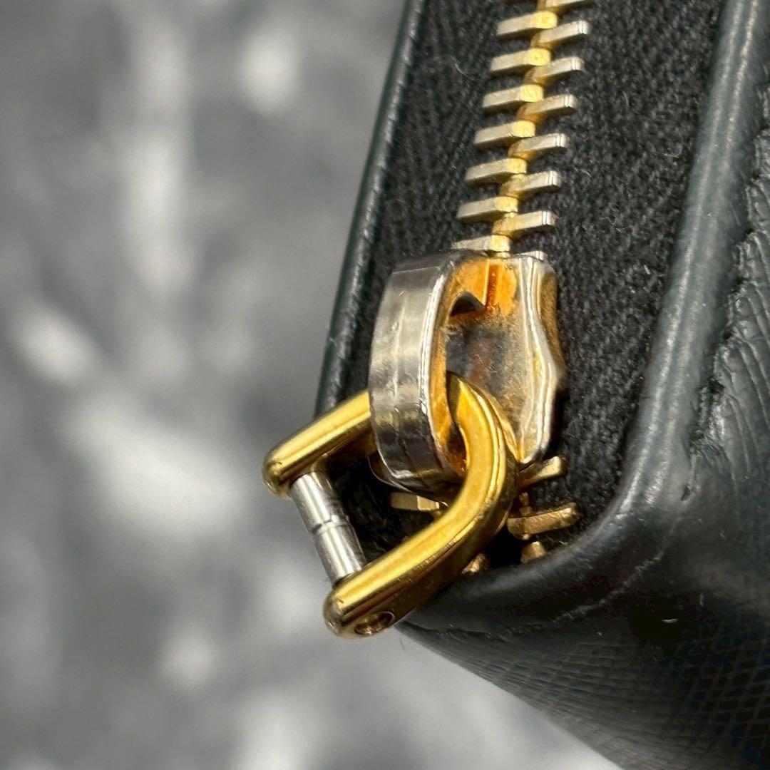 ✨鑑定済✨ PRADA ケース サフィアーノレザー メタル 黒 ゴールド