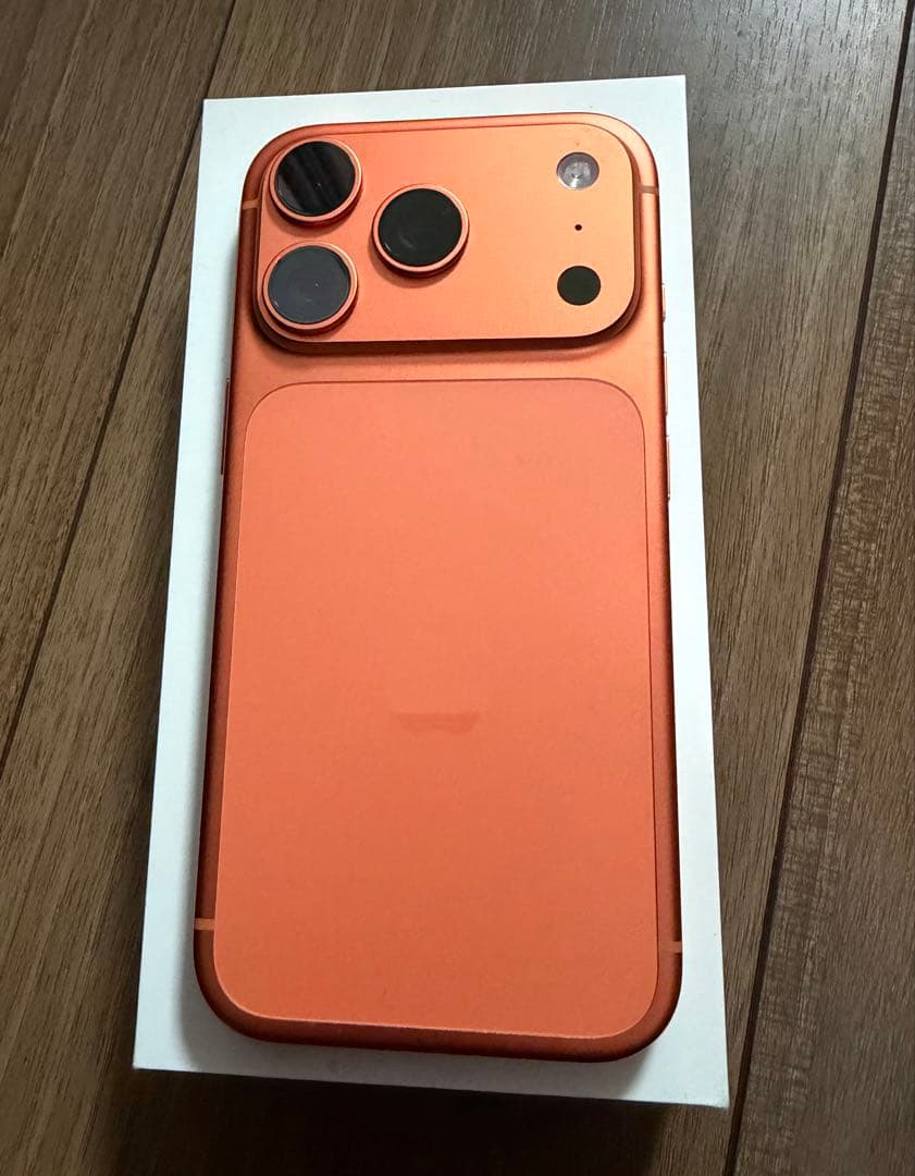 週末特別値下げ　ほぼ新品iPhone17pro 256GB コズミックオレンジ