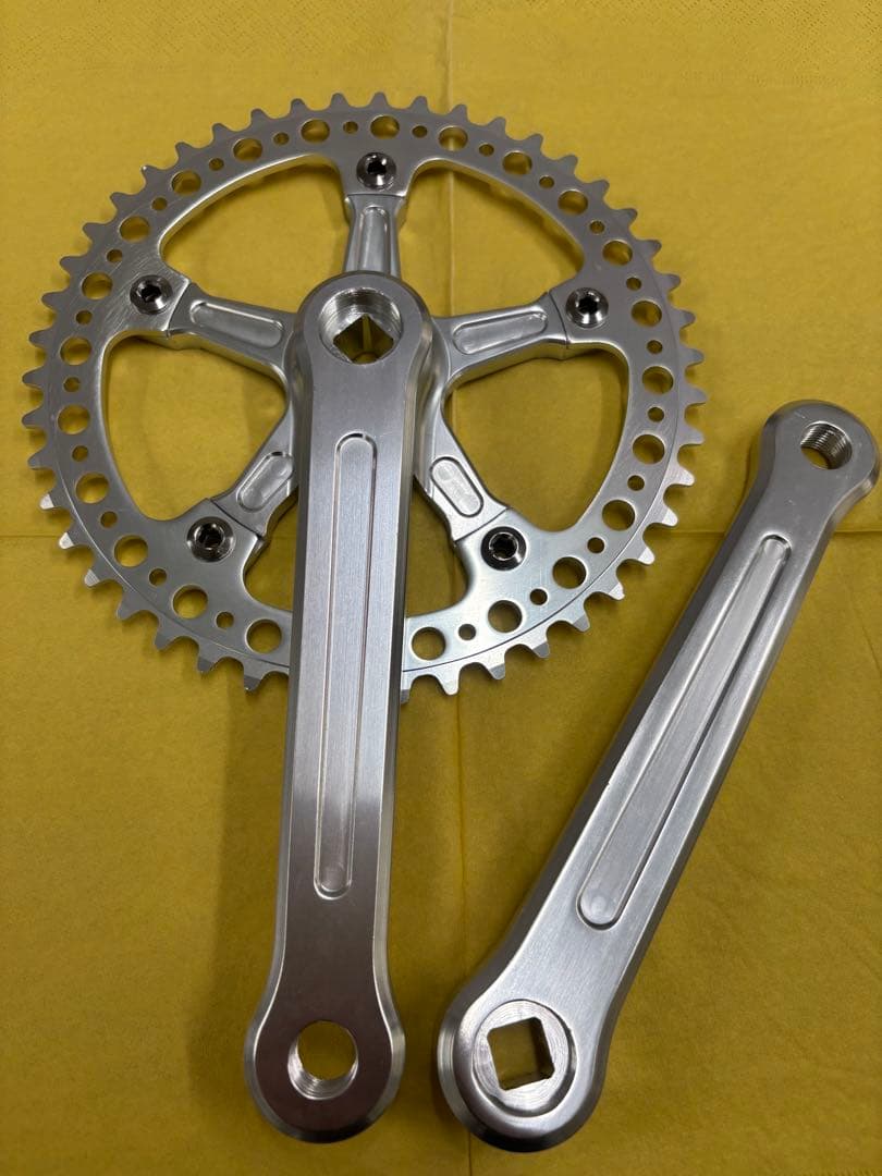 アルミ製シルバー クランクセット