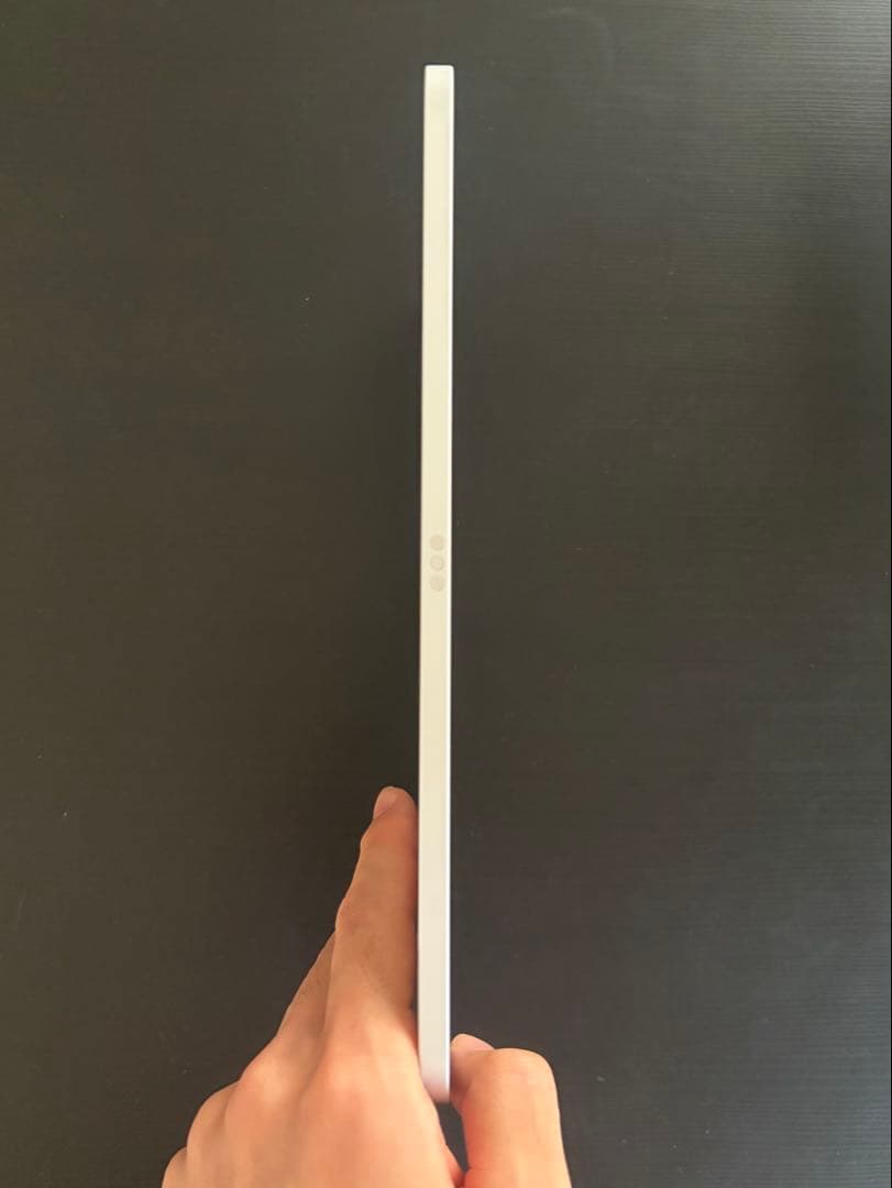 美品　iPad（A16）　シルバー　第11世代　128GB Wi-Fiモデル