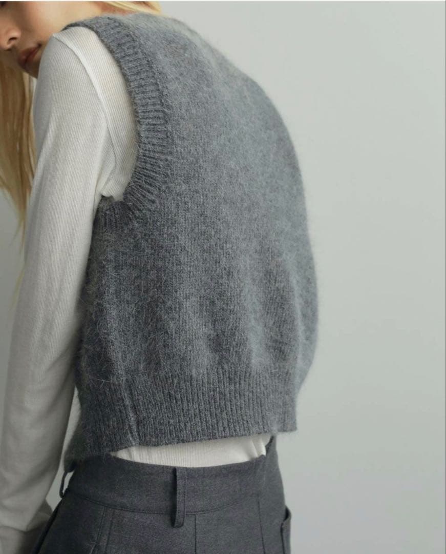 アンヌーク　Crewneck Botton Vest グレー　新品