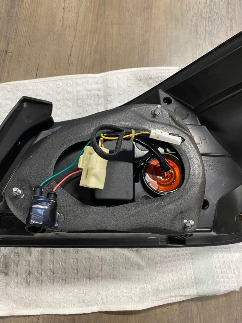 WRXSTI VA型　リベラル隼テールランプ　絶版色ミッドナイトブラック