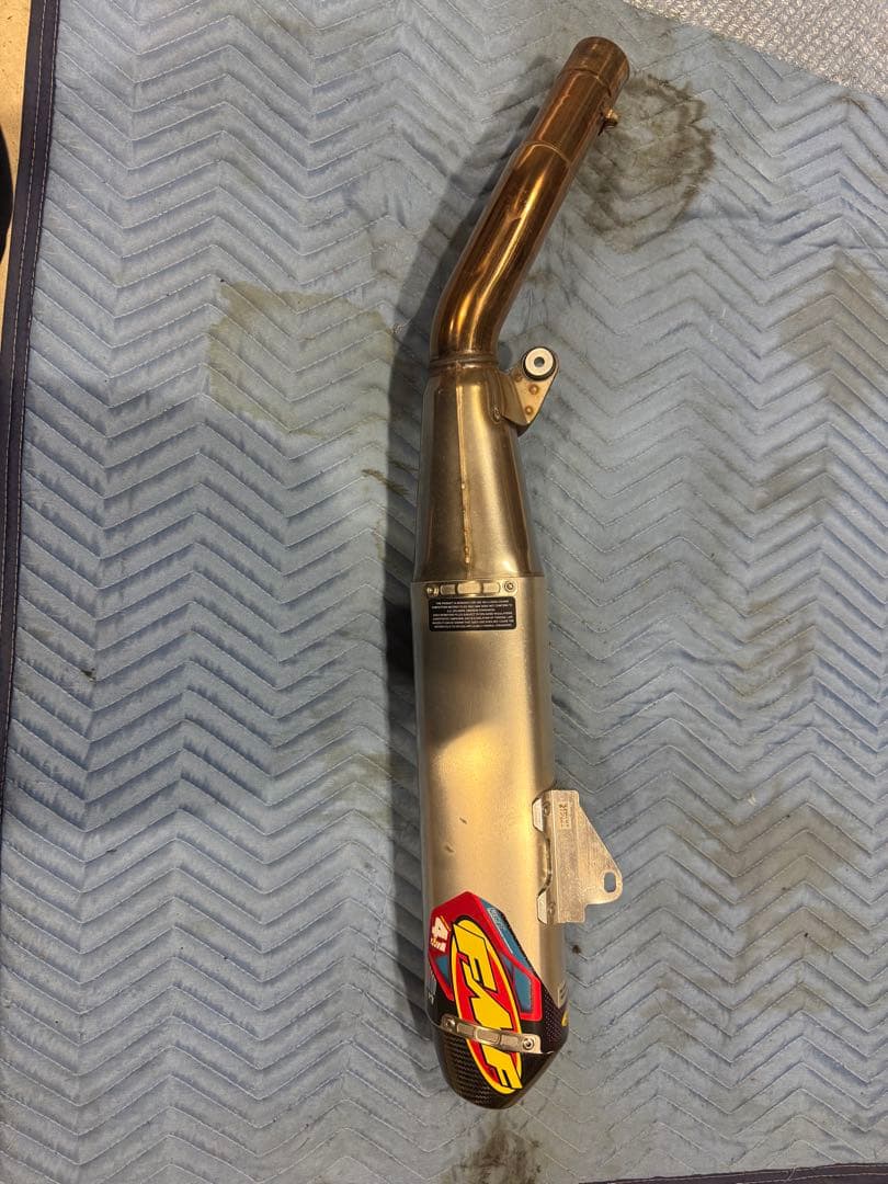 2023年式についていた　yz450f FMF マフラー